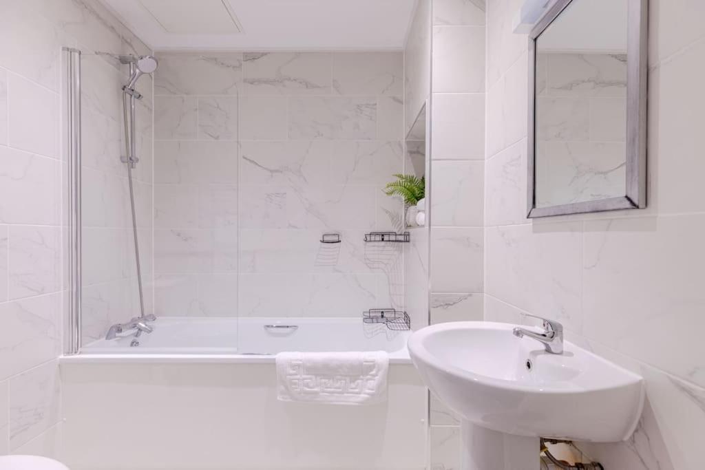 Apartment Vertigo Boutique Sleeps 4 London *