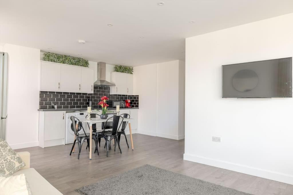 Vertigo Boutique Sleeps 4 London Apartment