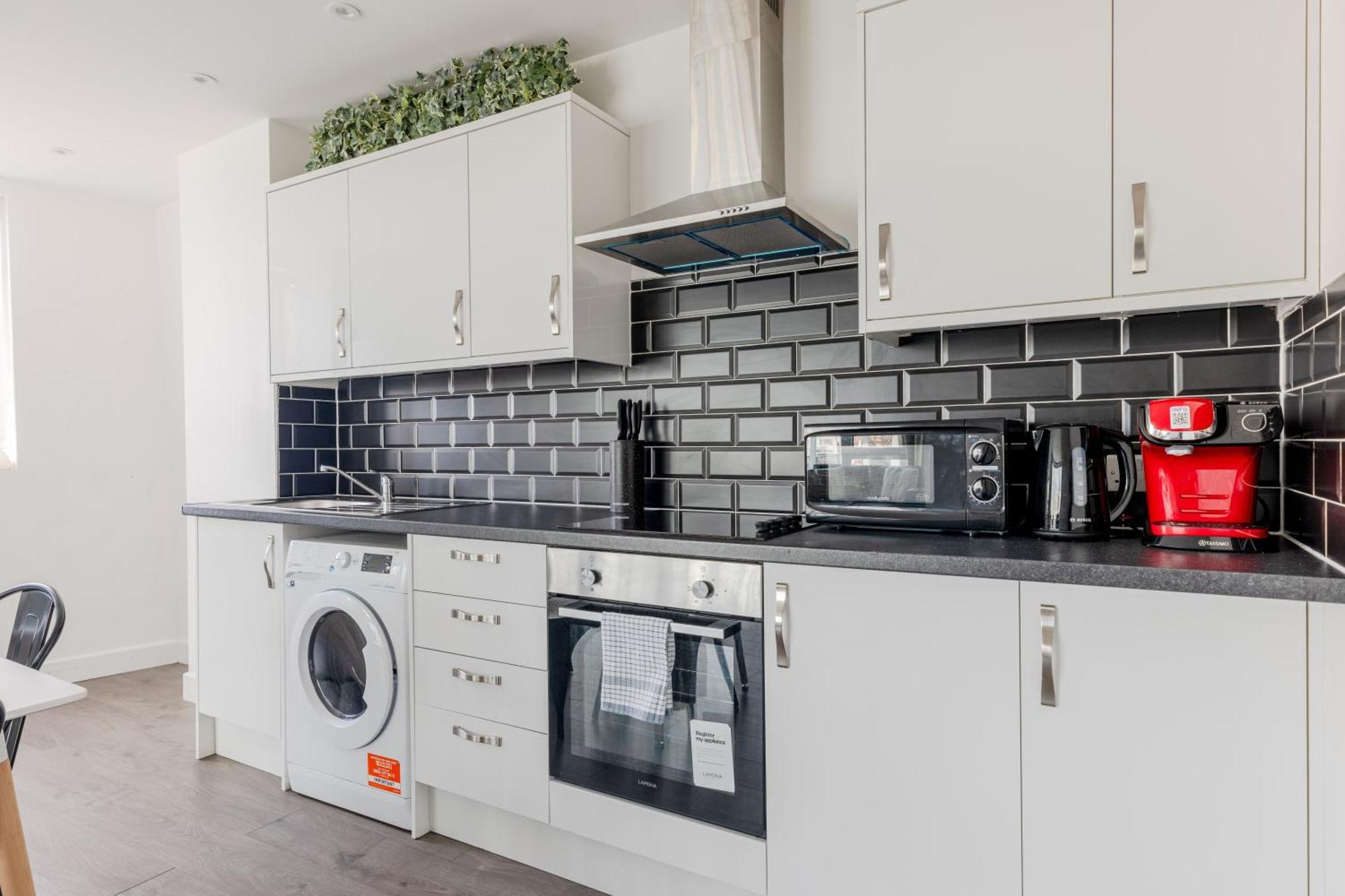 Vertigo Boutique Sleeps 4 London Apartment *