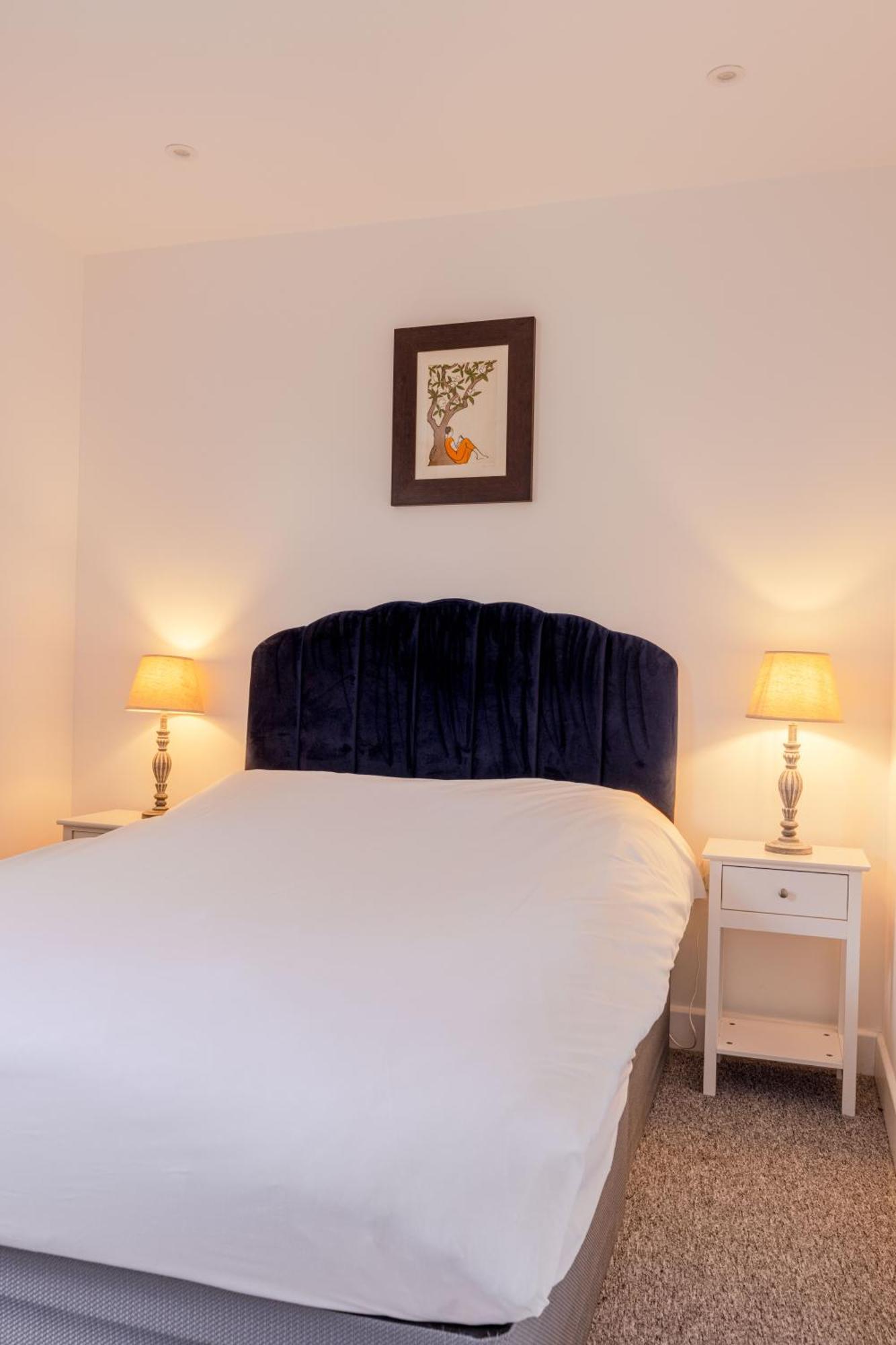 Vertigo Boutique Sleeps 4 London Apartment Kingston upon Thames (Greater London)